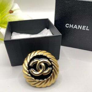 Vintage CHANEL SINGLE Large CC Logo Gold Tone Black Round Clip EARRING 1.5”W